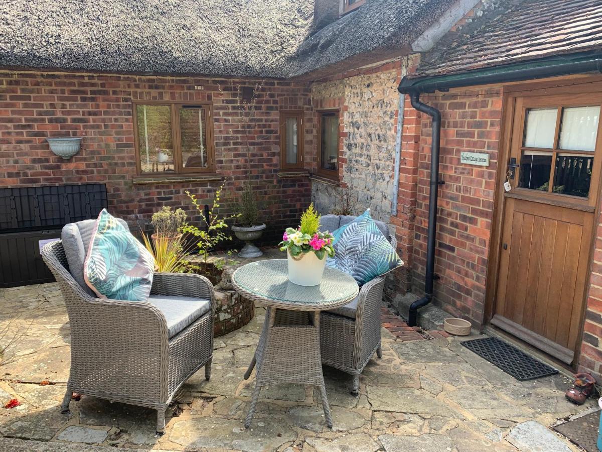Thatched Cottage Pulborough Exterior foto