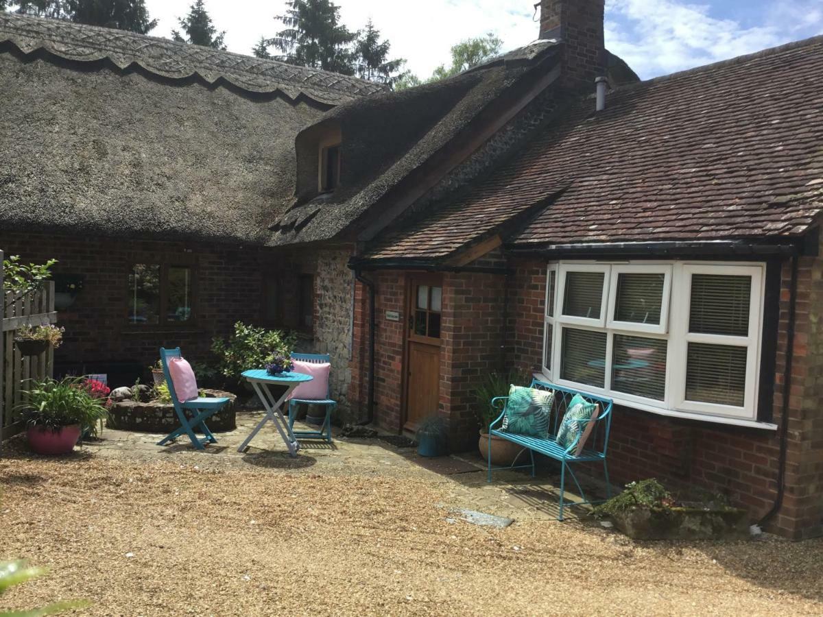 Thatched Cottage Pulborough Exterior foto